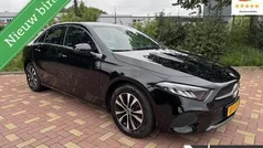 Zwart Gebruikt 2023 Mercedes A180 Luxury Sedan | € 33.940 (Eerlijke prijs)