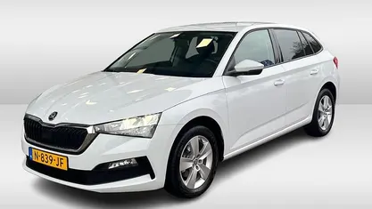 Wit Gebruikt 2021 Skoda Scala Ambition Hatchback | € 16.450 (Eerlijke prijs)