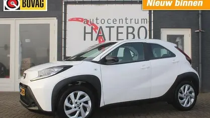 Gebruikt 2024 Toyota Aygo Play Hatchback | € 16.900 (Eerlijke prijs)