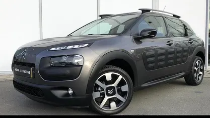 Grijs Gebruikt 2018 Citroën C4 Shine SUV | € 10.445 (Eerlijke prijs)