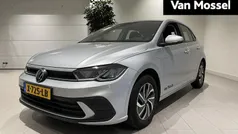 Grijs, metallic lak Gebruikt 2023 VW Polo Life Hatchback | € 19.900 (Eerlijke prijs)