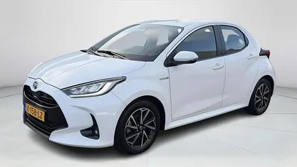 Wit Occasion 2021 Toyota Yaris Hybrid Hatchback | € 18.900 (Eerlijke prijs)