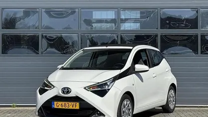 Wit Gebruikt 2020 Toyota Aygo X-play Hatchback | € 9.999 (Eerlijke prijs)