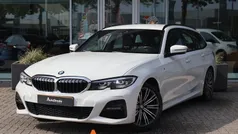 Wit Gebruikt 2020 BMW 318 M Sport Stationwagen | € 24.900 (Eerlijke prijs)