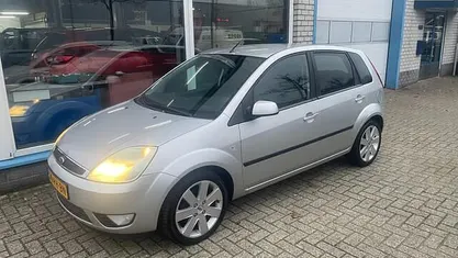 Occasion Ford Fiesta Futura 80 PK (58 kW) 2005 Grijs (metallic) Hatchback