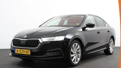 Occasion Skoda Octavia Business Line 123 PK (90 kW) 2021 Zwart (metallic) Hatchback