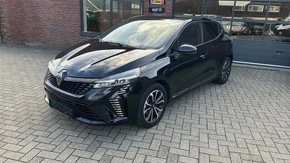 Zwart Gebruikt 2024 Renault Clio V Techno Hatchback | € 21.950 (Eerlijke prijs)