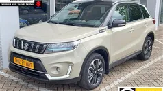 Beige, metallic lak Gebruikt 2023 Suzuki Vitara Style SUV | € 27.945 (Eerlijke prijs)