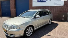Grijs, metallic lak Gebruikt 2005 Toyota Avensis Executive Stationwagen | € 1.500 (Goede deal)
