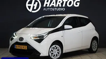 Gebruikt 2021 Toyota Aygo X-play Hatchback | € 14.850 (Eerlijke prijs)