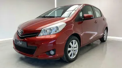 Occasion Toyota Yaris 69 PK (50 kW) 2013 Rood Sedan