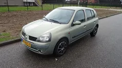 Gebruikt 2002 Renault Clio II Authentique Hatchback | € 795 (Eerlijke prijs)