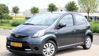 Occasion Toyota Aygo Comfort 68 PK (50 kW) 2012 Grijs Hatchback
