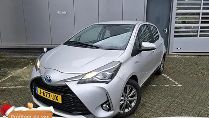 Grijs Gebruikt 2018 Toyota Yaris Hybrid Executive Hatchback | € 15.950 (Goede deal)