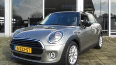 Grijs, metallic lak Gebruikt 2019 Mini Cooper Business Hatchback | € 19.950 (Eerlijke prijs)