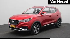 Rood Gebruikt 2020 MG ZS Luxury Sedan | € 14.995 (Eerlijke prijs)