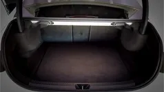 Wit Gebruikt 2020 Mercedes A180 AMG line Sedan | € 26.950 (Eerlijke prijs)