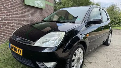 Gebruikt 2004 Ford Fiesta Ghia Hatchback | € 1.445 (Eerlijke prijs)