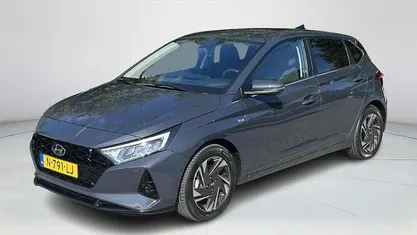 Aurora grey metallic (a7g) Gebruikt 2021 Hyundai i20 Premium Hatchback | € 17.850 (Eerlijke prijs)