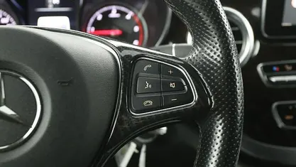 Bruin (metallic) Gebruikt 2017 Mercedes V250 AMG MPV | € 30.900 (Goede deal)