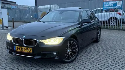 Zwart (metallic) Gebruikt 2013 BMW 328 Sedan | € 11.500 (Eerlijke prijs)