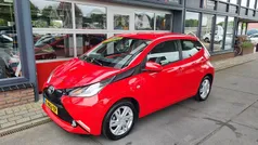 Rood Gebruikt 2015 Toyota Aygo X-play Hatchback | € 10.695 (Eerlijke prijs)