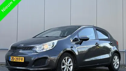 Grijs Gebruikt 2014 Kia Rio Hatchback | € 3.400 (Eerlijke prijs)