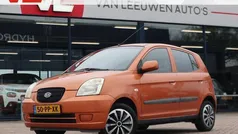 Oranje, metallic lak Gebruikt 2004 Kia Picanto Hatchback | € 995 (Eerlijke prijs)