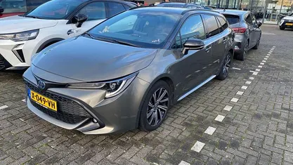 Groen Occasion 2024 Toyota Corolla Premium Stationwagen | € 26.640 (Eerlijke prijs)