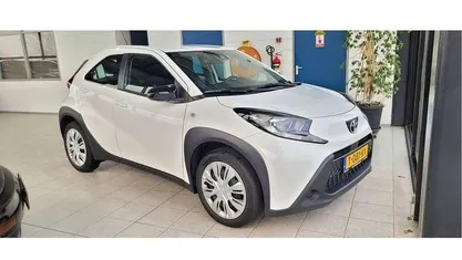 Gebruikt 2023 Toyota Aygo X Play SUV | € 17.250 (Eerlijke prijs)