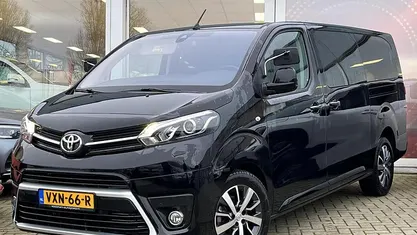 Diamond black metallic (zwart metallic) Gebruikt 2023 Toyota Proace Verso Stationwagen | € 37.900 (Eerlijke prijs)