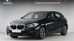 Zwart Gebruikt 2021 BMW 118 Sport Line Hatchback | € 24.900 (Eerlijke prijs)