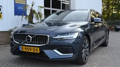 Blauw Gebruikt 2020 Volvo V60 Stationwagen | € 34.950 (Eerlijke prijs)