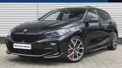 Zwart, metallic lak Gebruikt 2024 BMW 118 Executive Hatchback | € 36.950 (Eerlijke prijs)