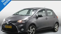 Grijs Gebruikt 2016 Toyota Yaris Hybrid Trend Hatchback | € 15.950 (Eerlijke prijs)