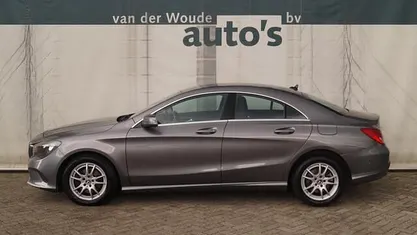 Grijs Gebruikt 2017 Mercedes 180 Edition Sedan | € 15.900 (Eerlijke prijs)