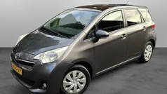 Grijs Gebruikt 2013 Toyota Verso-S MPV | € 9.450 (Eerlijke prijs)