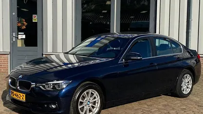 Blauw Gebruikt 2017 BMW 318 Executive Sedan | € 16.950 (Eerlijke prijs)