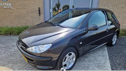 Zwart Gebruikt 2005 Peugeot 206 Hatchback | € 1.450 (Eerlijke prijs)