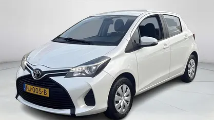 Wit Occasion 2015 Toyota Yaris Hatchback | € 8.950 (Eerlijke prijs)