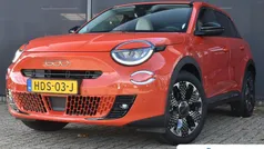 Oranje Nieuw 2025 Fiat 600E La Prima SUV | € 28.895 (Eerlijke prijs)