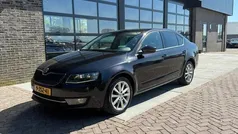 Zwart Gebruikt 2015 Skoda Octavia Business Line Hatchback | € 9.975 (Eerlijke prijs)