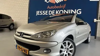 Grijs (metallic) Occasion 2006 Peugeot 206 CC Roland Garros Cabriolet | € 2.450 (Eerlijke prijs)