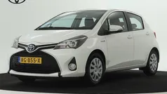 Wit Gebruikt 2016 Toyota Yaris Hatchback | € 12.745 (Eerlijke prijs)