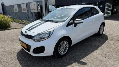 Gebruikt 2012 Kia Rio Hatchback | € 5.650 (Eerlijke prijs)