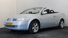 Grijs Gebruikt 2004 Renault Mégane Cabriolet Komfort Cabriolet | € 1.499 (Eerlijke prijs)