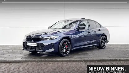 Blauw (metallic) Occasion 2024 BMW 330e M Sport Sedan | € 41.900 (Super prijs)