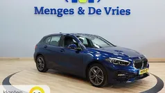Blauw (metallic) Gebruikt 2020 BMW 116 Executive Hatchback | € 22.495 (Eerlijke prijs)