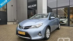 Blauw, metallic lak Gebruikt 2013 Toyota Auris Touring Sports Stationwagen | € 12.449 (Eerlijke prijs)