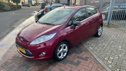Paars Gebruikt 2010 Ford Fiesta Titanium Hatchback | € 3.750 (Eerlijke prijs)